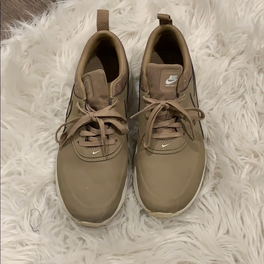 Nike - Picture 2 of 4